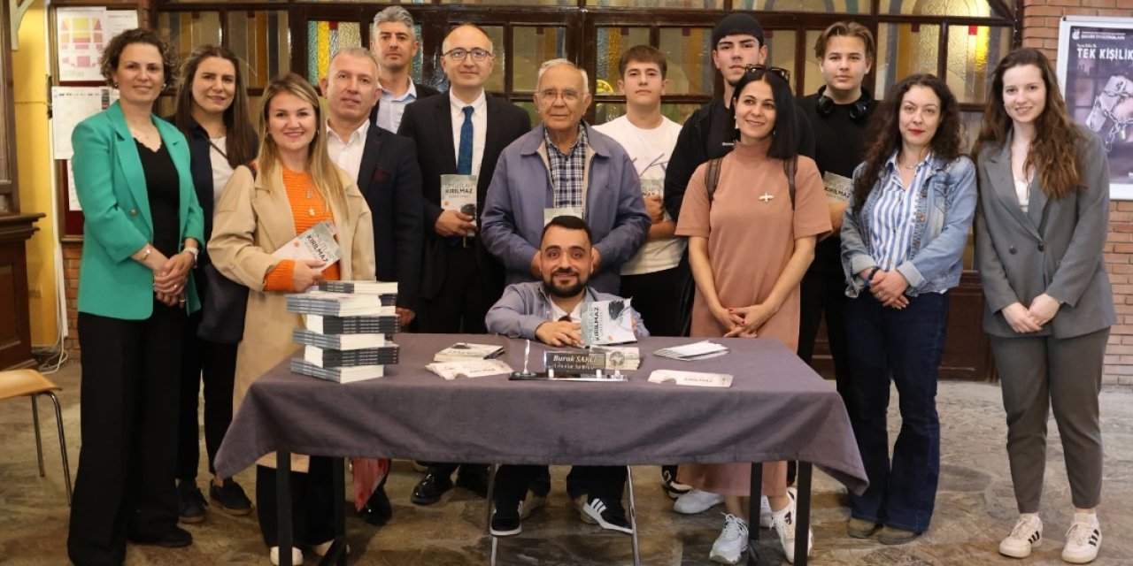 Burak Sakçı'nın Umutlar Kırılmaz kitabının imza günü gerçekleşti