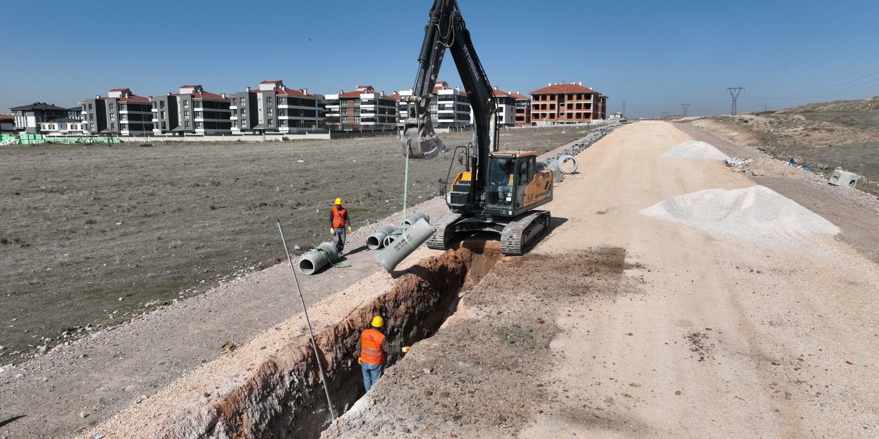 ESKİ altyapı yatırımlarına hız kesmeden devam ediyor