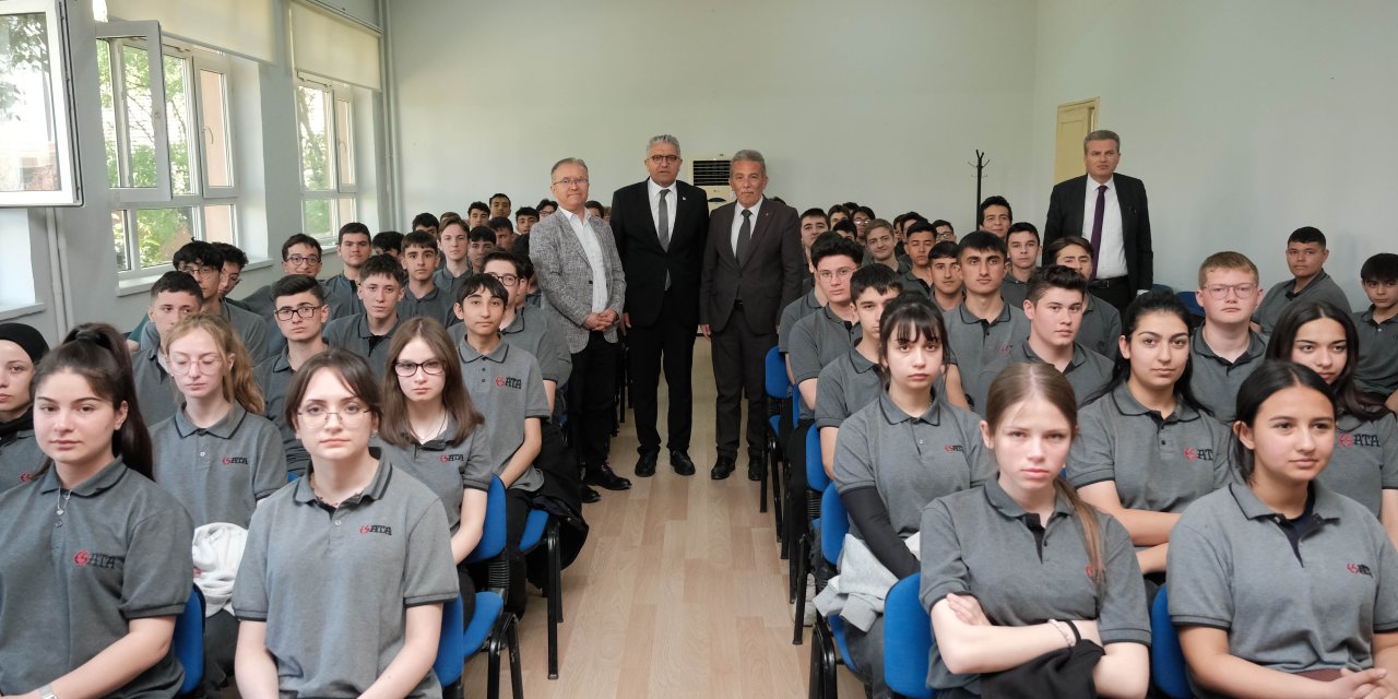 Başkan Küpeli liseli öğrencilerle deneyimlerini paylaştı