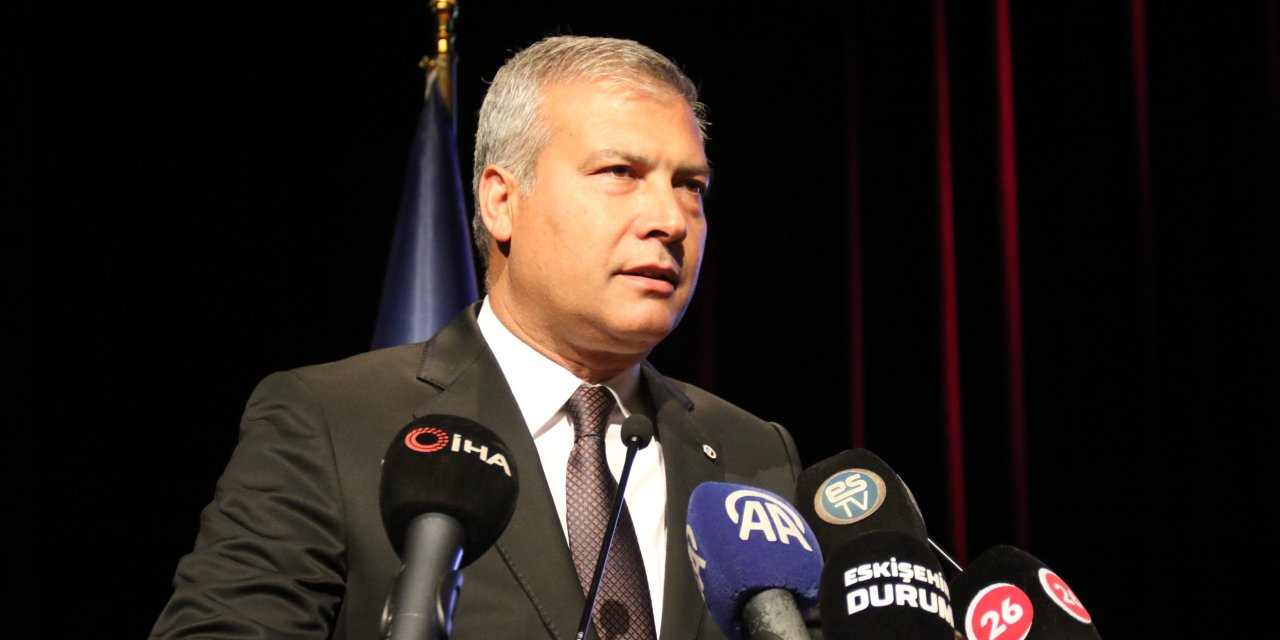 Rektör Adıgüzel Aile Sempozyumu'nda duygulandırdı