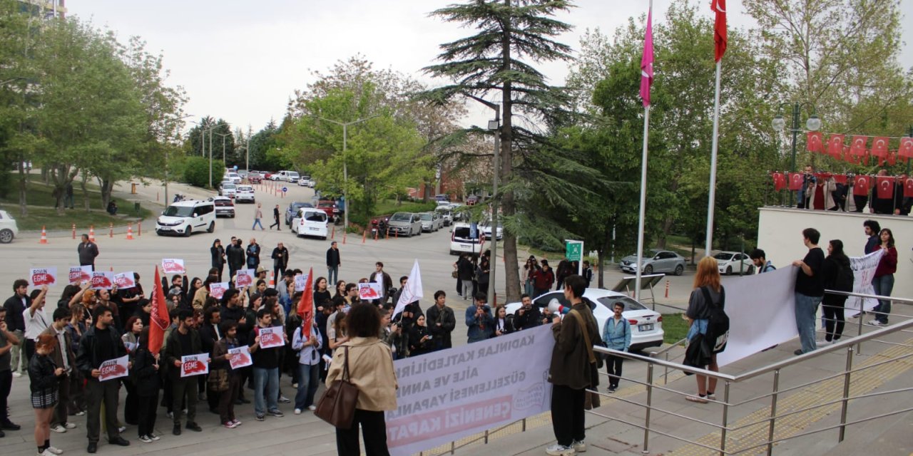 Eskişehir'de öğrenciler Ayşen Gürcan’ı protesto etti