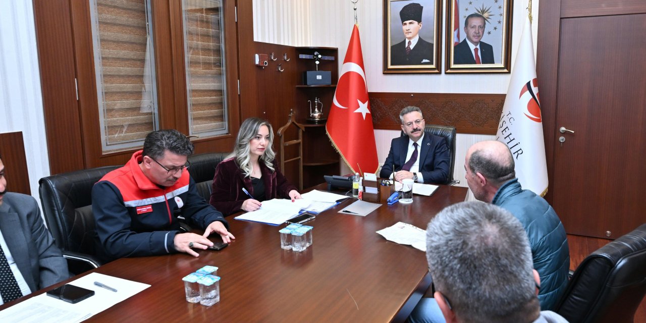 Vali Aksoy vatandaşlarla bir araya geldi