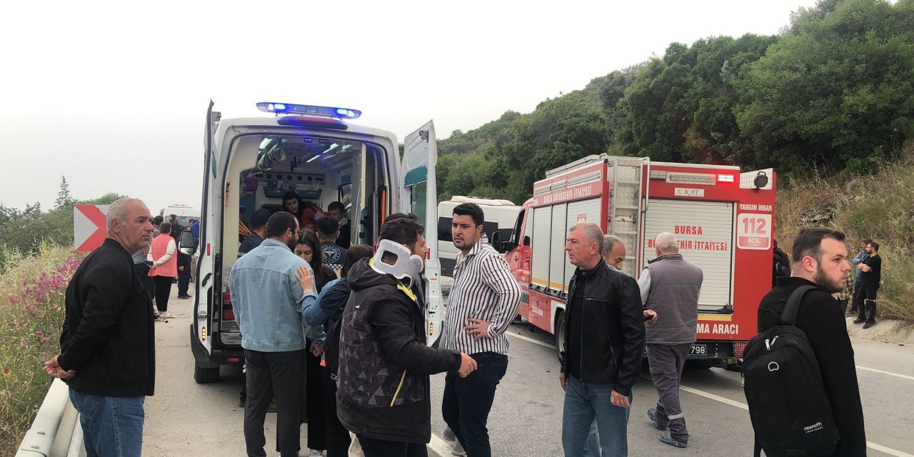 Feci kazada 2'si ağır 12 kişi yaralandı