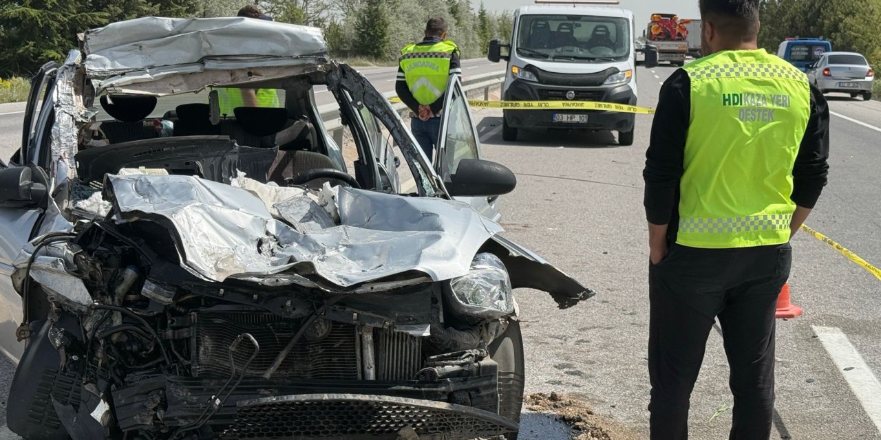 Afyonkarahisar'da feci kaza: 1 ölü, 4 yaralı