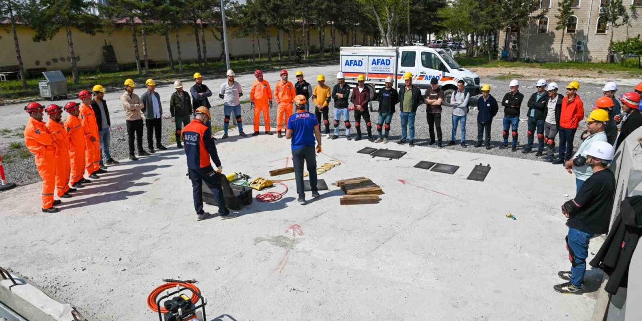 Selçuklu Belediyesi personeli afetlere hazırlanıyor