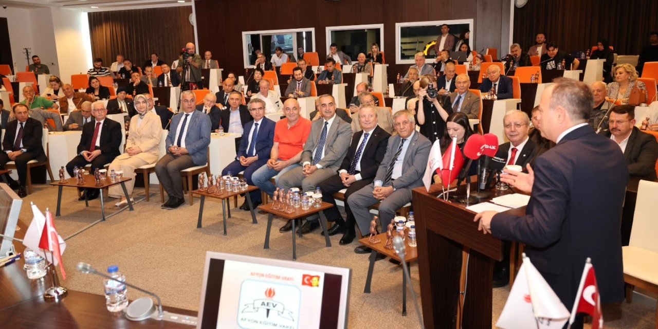 Afyon Eğitim Vakfı’ndan 910 öğrenciye karşılıksız burs desteği