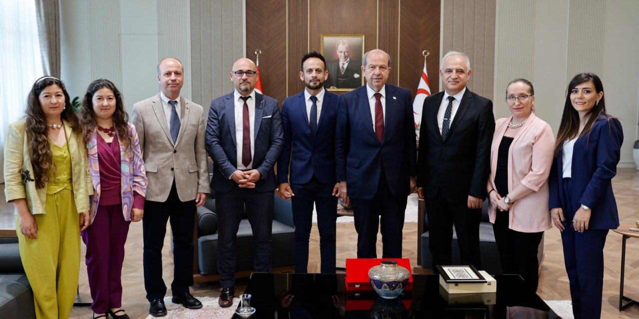 Dekan Bozkurt Yakın Doğu Üniversitesi'nde konuştu