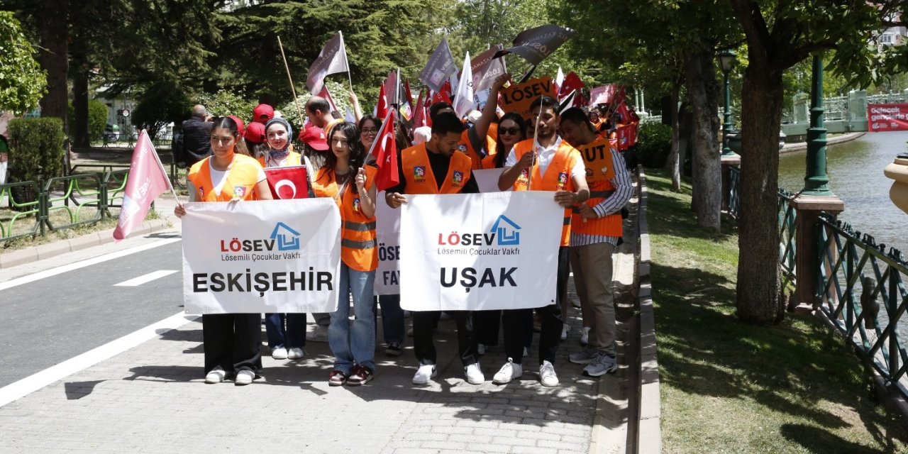 LÖSEV’in iyileşmiş gençleri 19 Mayıs için yürüdü