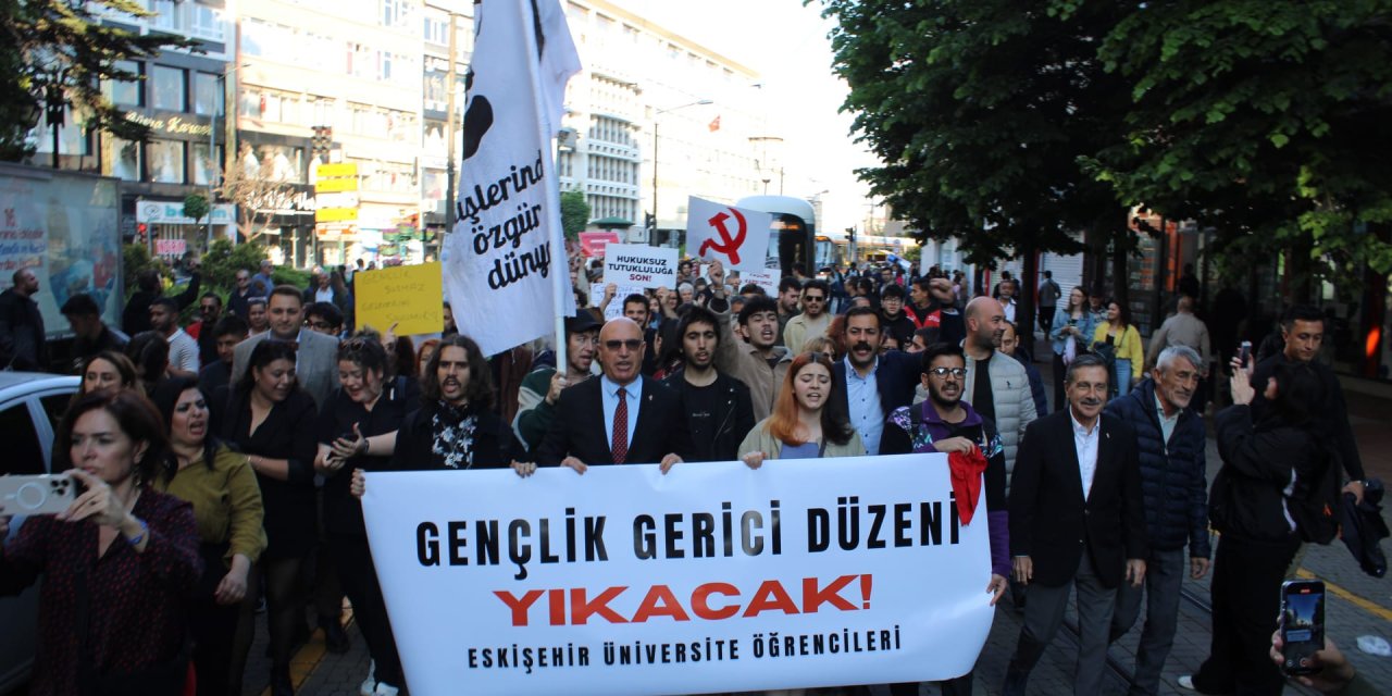 “Rektör Emir Ver Bizi de Dövsünler”