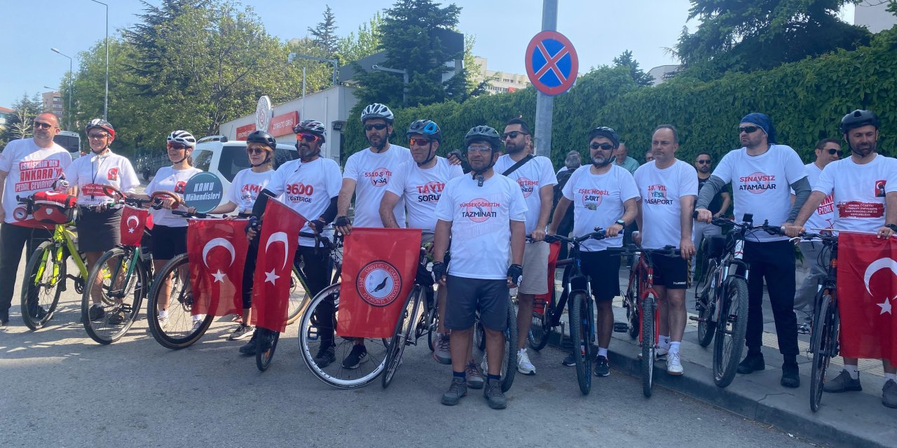 Üniversite personelinin sesini duyurmak için pedal çevirdiler