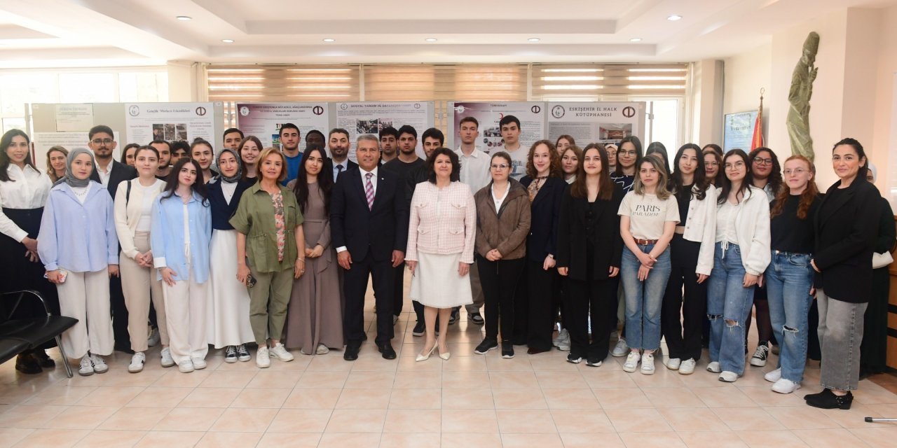 Anadolu Üniversitesi Eczacılık Fakültesi'nde sergi düzenlendi