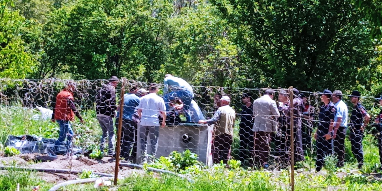 Yaşlı adam sulama kuyusuna düştü