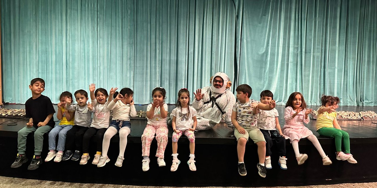 “Enos ve Io: Farklılıklar Gezegeni” oyunu miniklerle buluştu