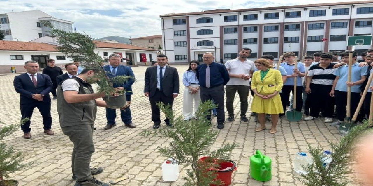 Öğrenciler fidan dikim etkinliği gerçekleşti