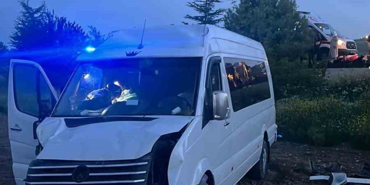 Devrilen minibüste 6 kişi yaralandı
