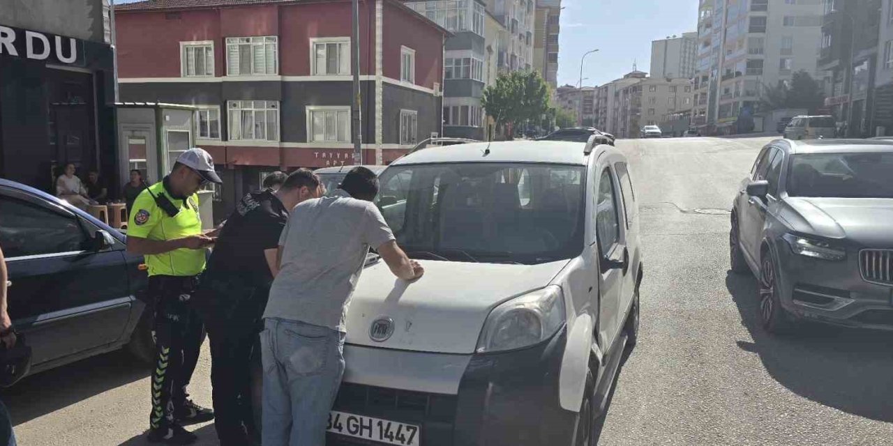 Park etmek istersen motosiklete çarptı: 1 kişi yaralandı
