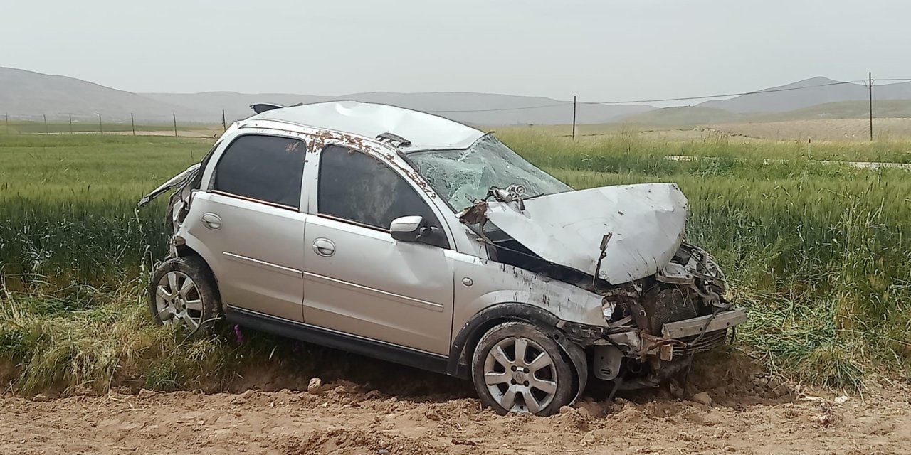 Eskişehir'de yağmurda yoldan çıkan otomobil tarlaya uçtu