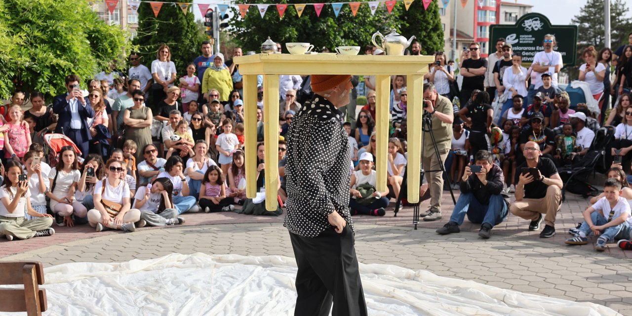 Eskişehir Çocuk, Gençlik ve Kukla Tiyatroları Festivali başladı