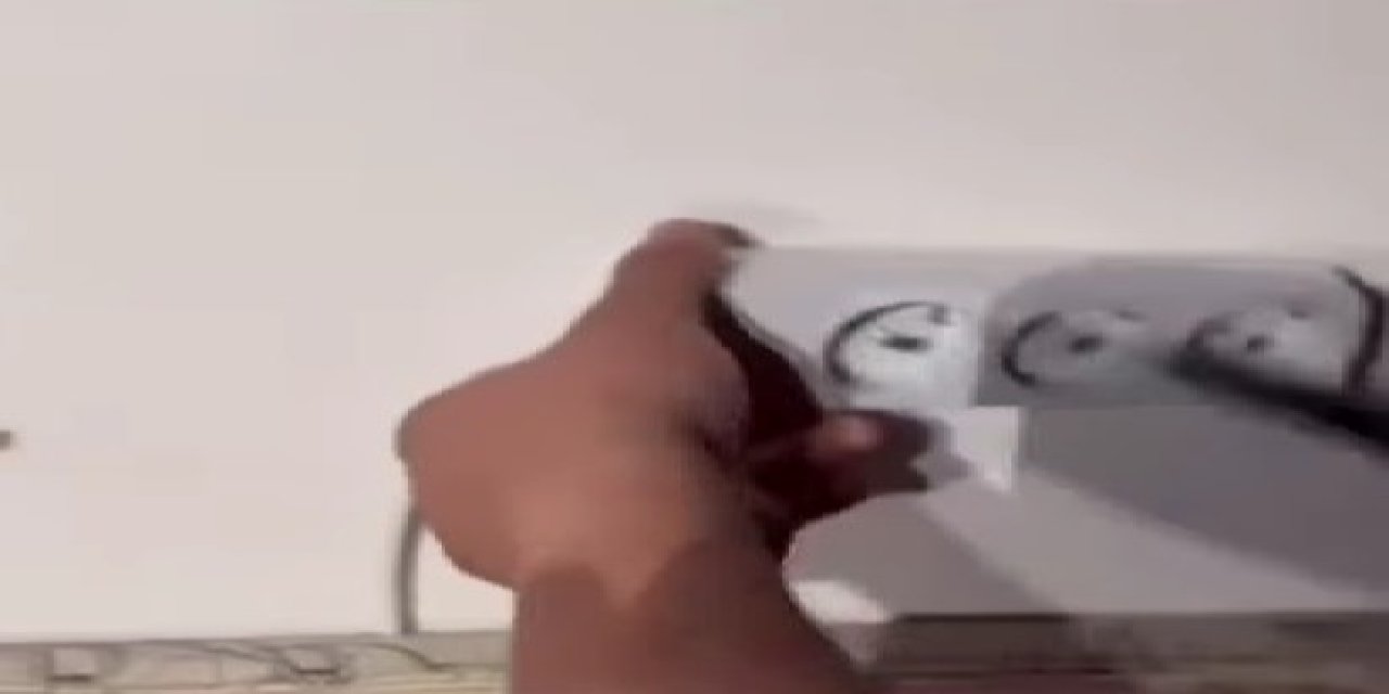 Üçlü prizlere gizli kamera yerleştirmiş