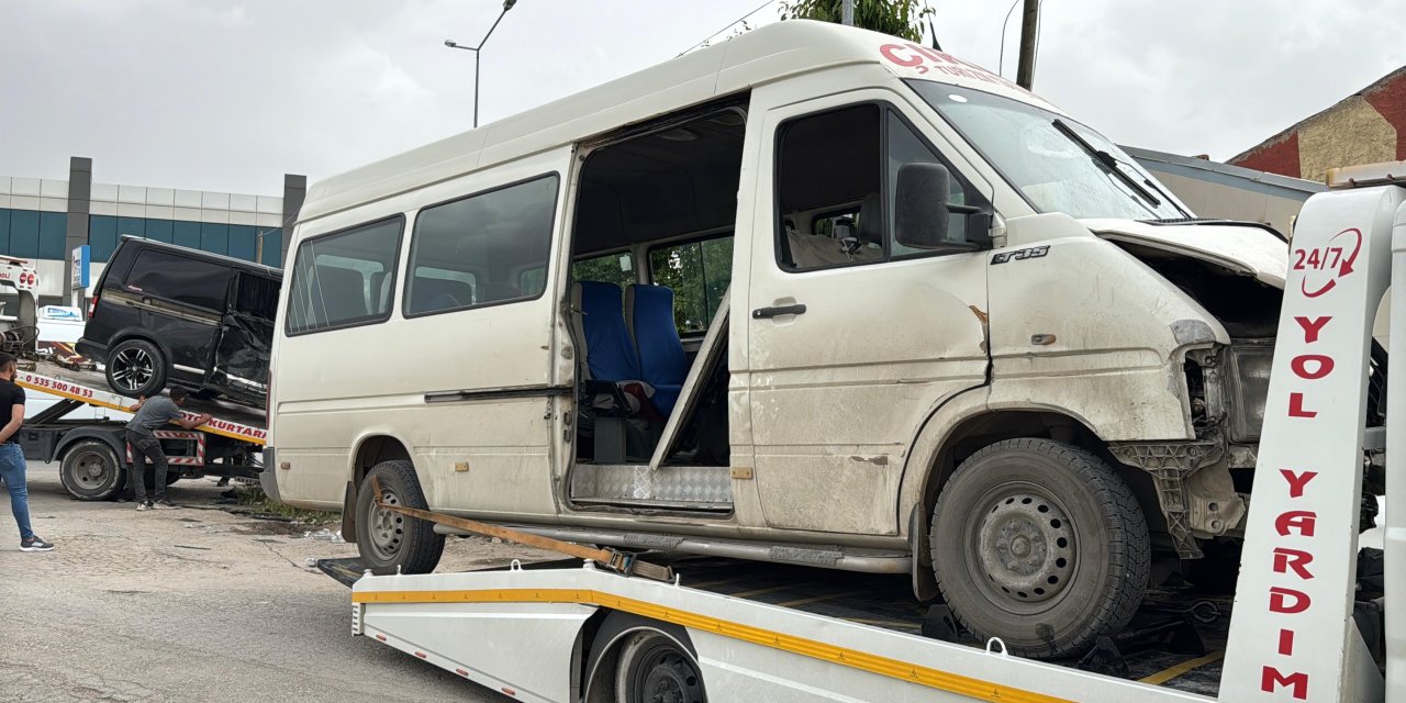 Afyonkarahisar’da feci kaza: 9 kişi yaralandı