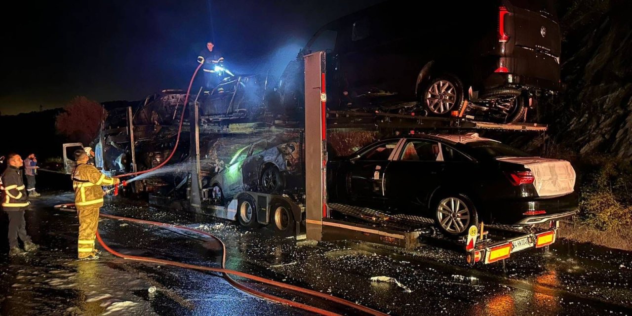 8 adet sıfır araç yangında kullanılmaz hale geldi