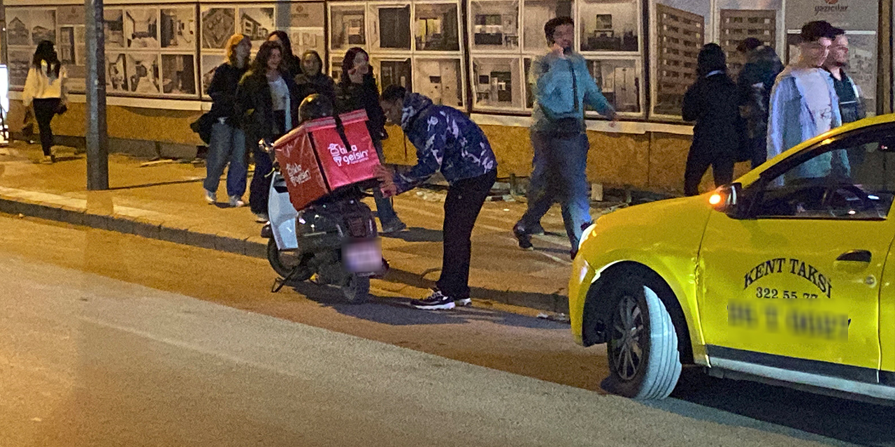 Eskişehir'de motosikletli kurye kaza yaptı