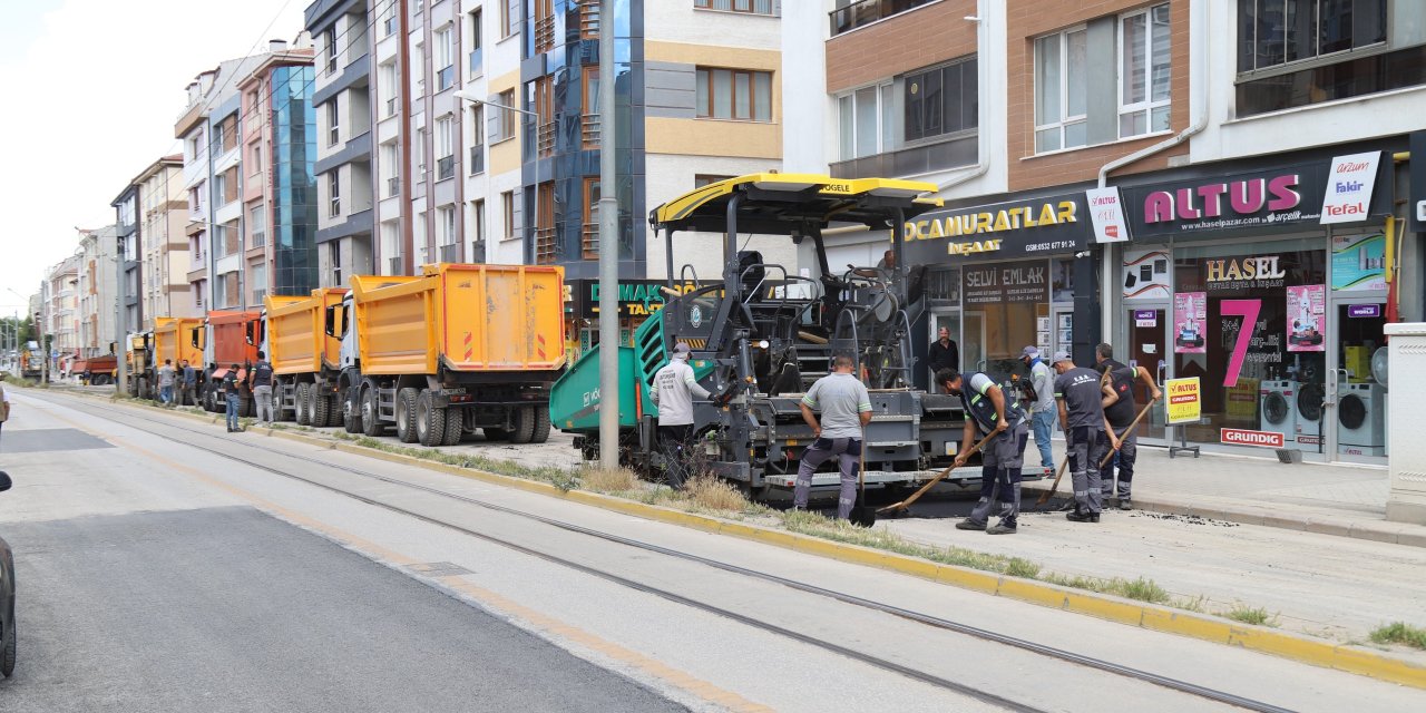 Eskişehir'de asfalt bakım ve onarım çalışmaları devam ediyor