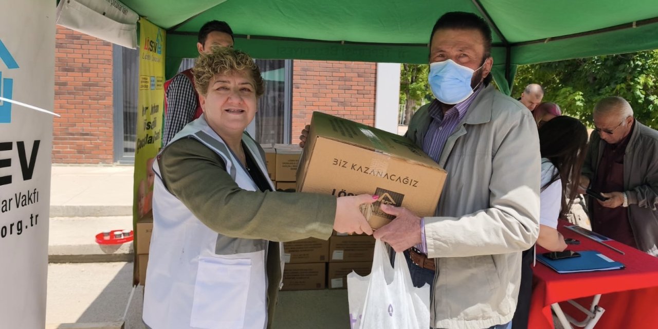 Mutlu Et Paketleri ailelere ulaştırıldı