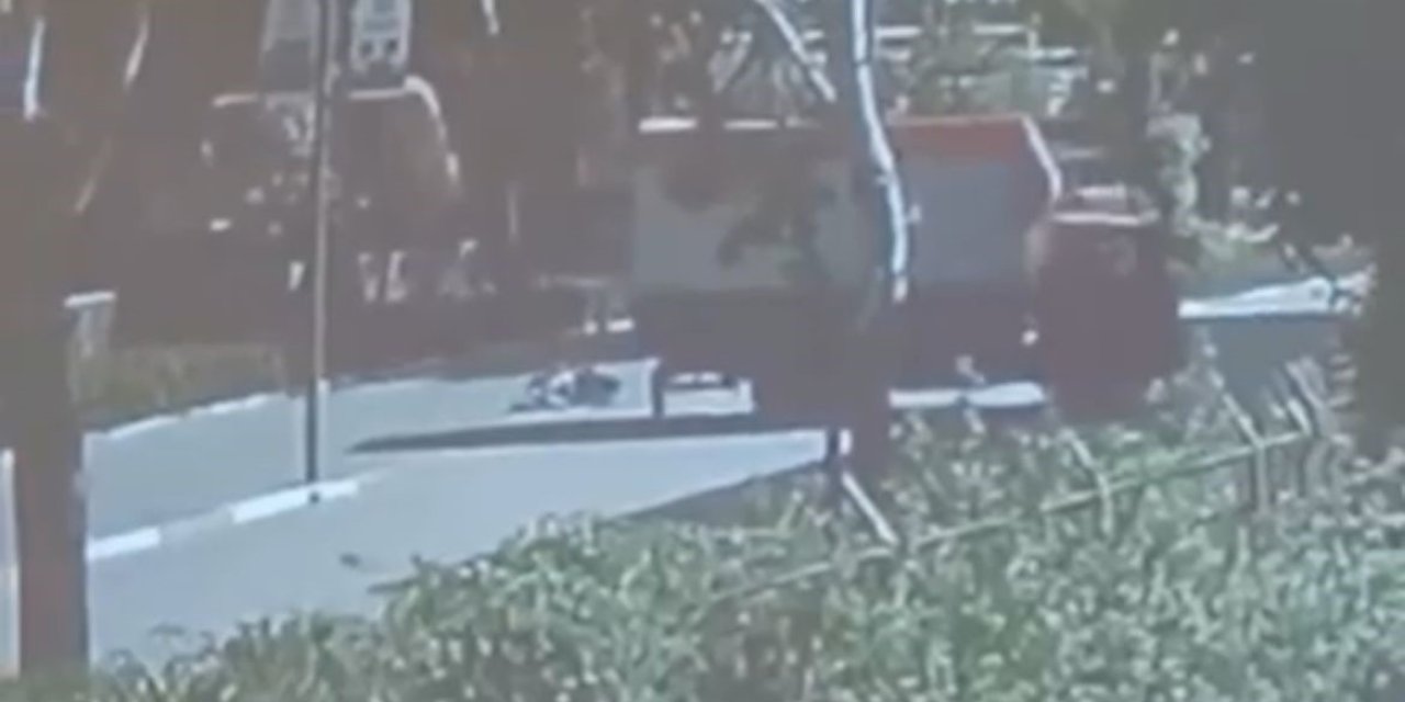 Dönüş alan kamyonun altına motosiklet girdi