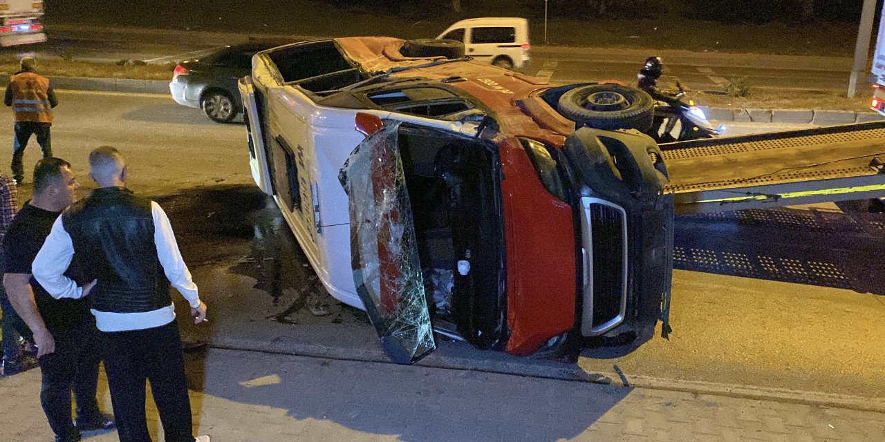Eskişehir'de feci kaza: Minibüs hurdaya döndü