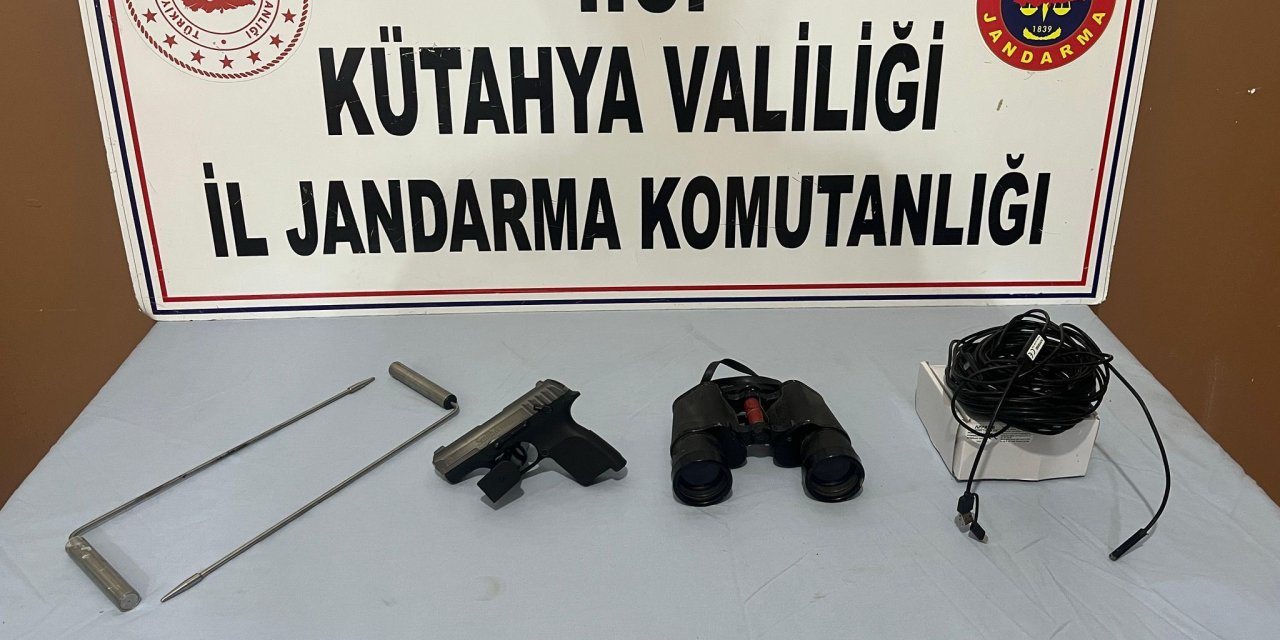 Kaçak kazı yaparken yakalandılar