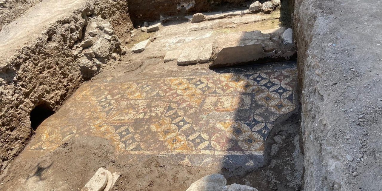 Dünyada hiç görülmemiş dev mozaik bulundu