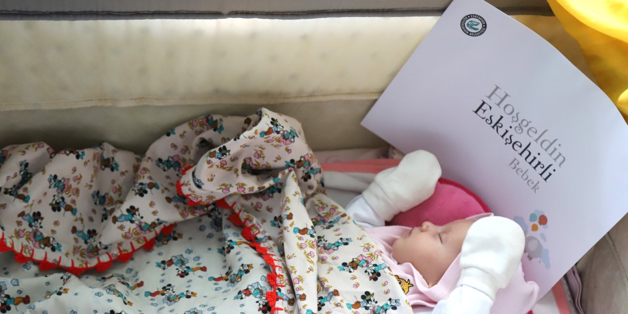 Büyükşehir yeni doğan bebek ziyaretlerine devam ediyor