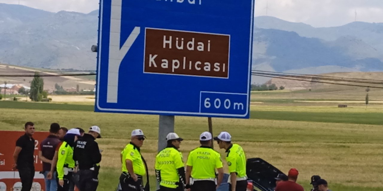 Afyon'da kontrolden çıkan otomobil şarampole girdi