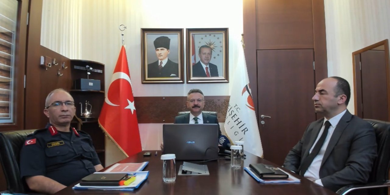Vali Aksoy başkanlığında 'Güvenlik Bilgilendirme Toplantısı' gerçekleşti