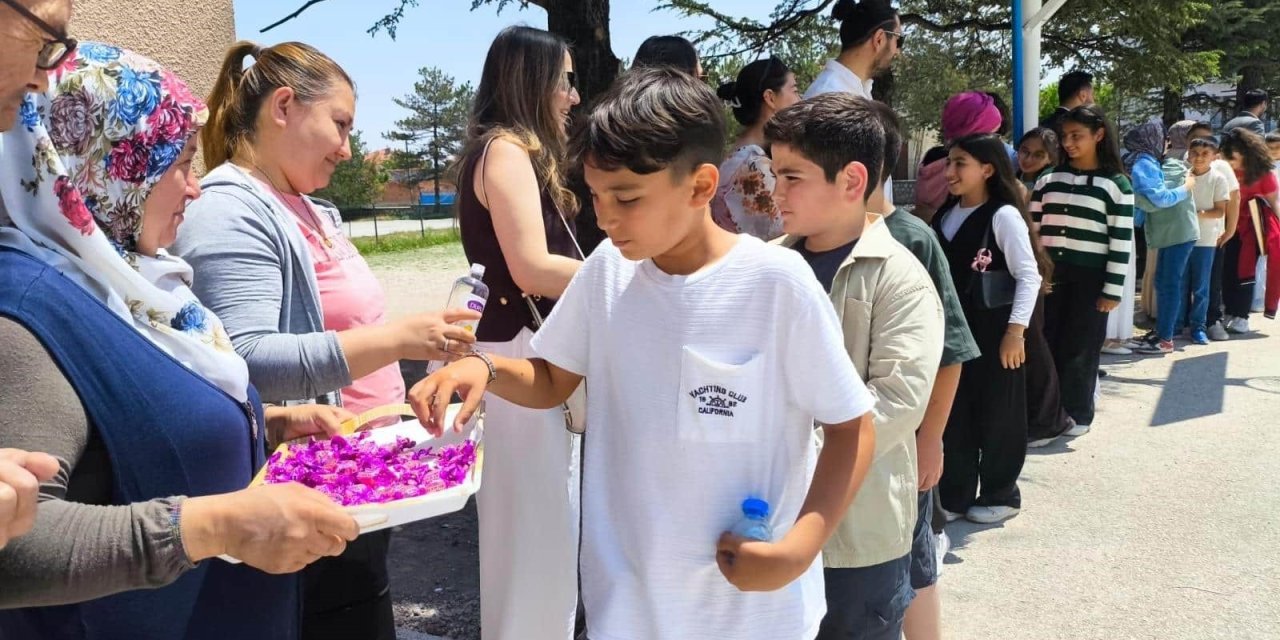 Çifteler'de okullarda bayramlaşma etkinliği düzenlendi