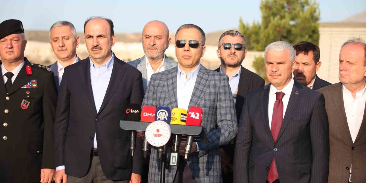 İçişleri Bakanı Yerlikaya bayram namazını Konya’da kıldı