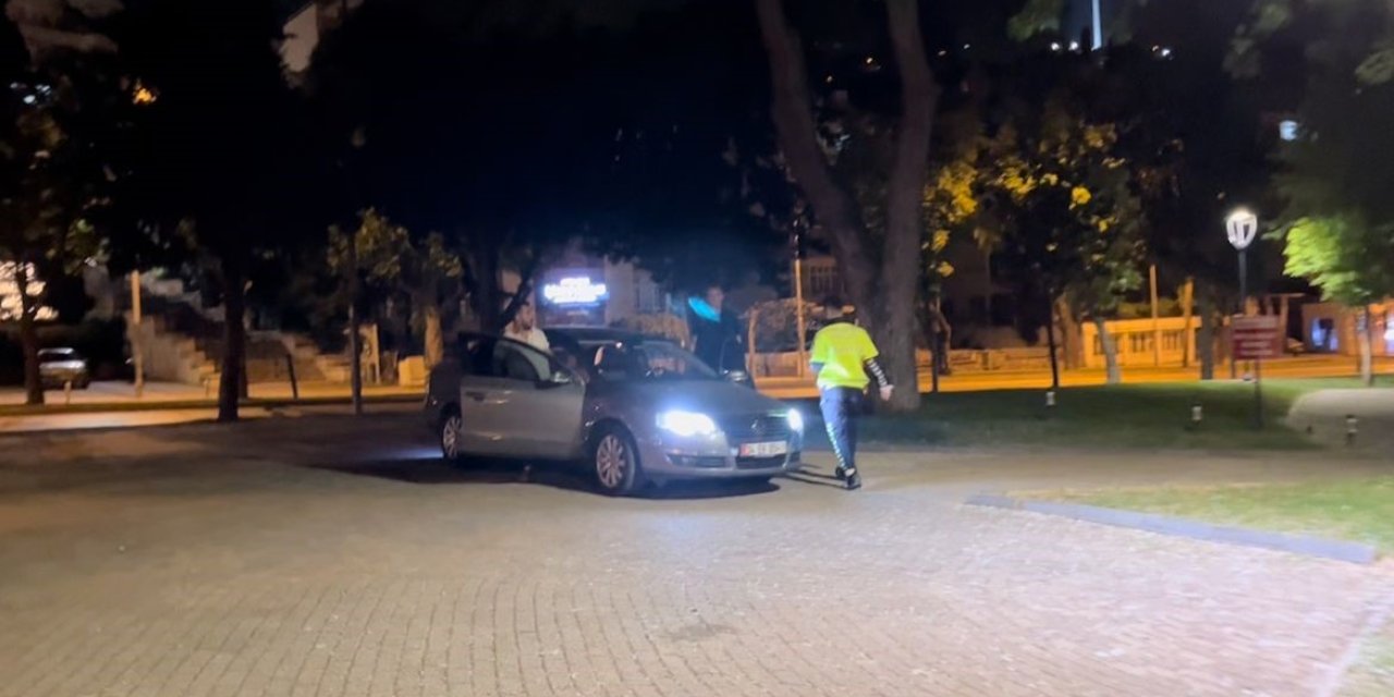 Sürücüden yakalanınca gelen itiraf: "Alkollüyüm, 15 dakika bekleyelim"