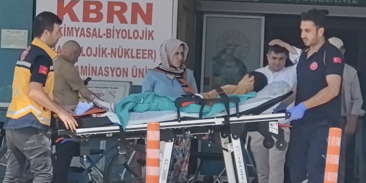 Kurban bıçağı 7 yaşındaki çocuğun sırtına saplandı
