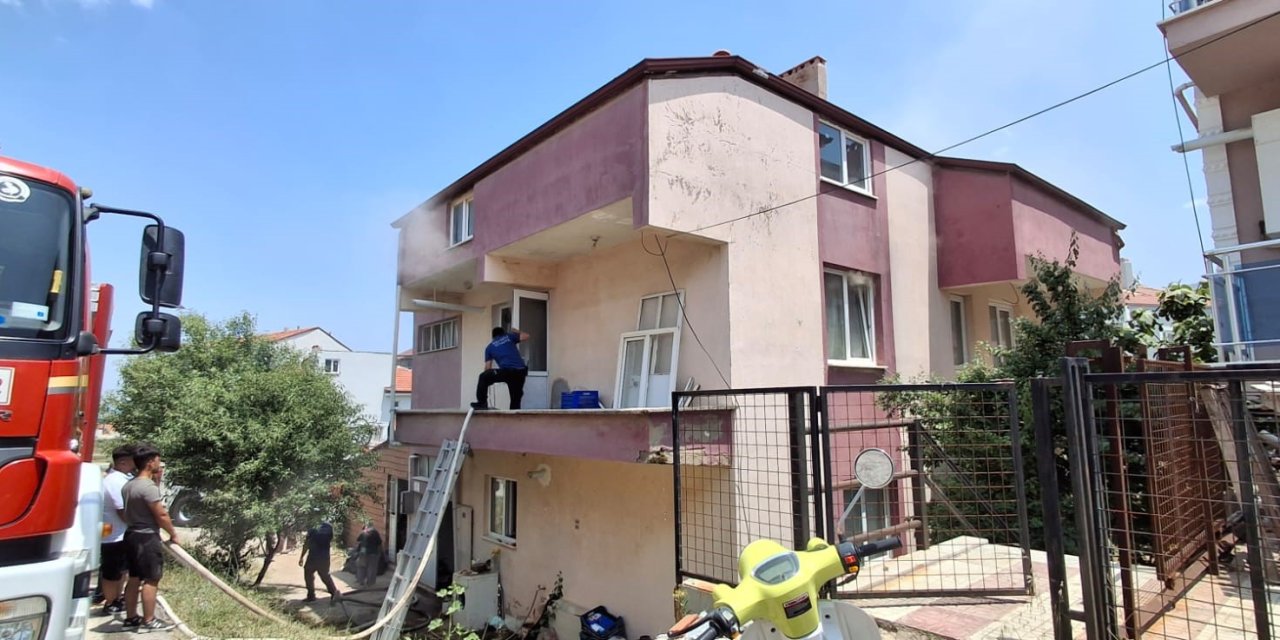 Kurban ile uğraşan ailenin evi yandı