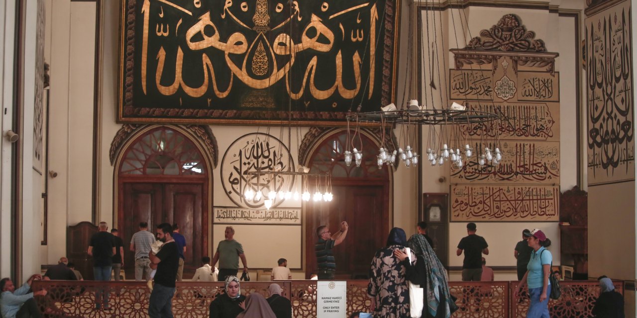 Ulu Cami'de yer alan hat eserleri dijital ortama aktarıldı