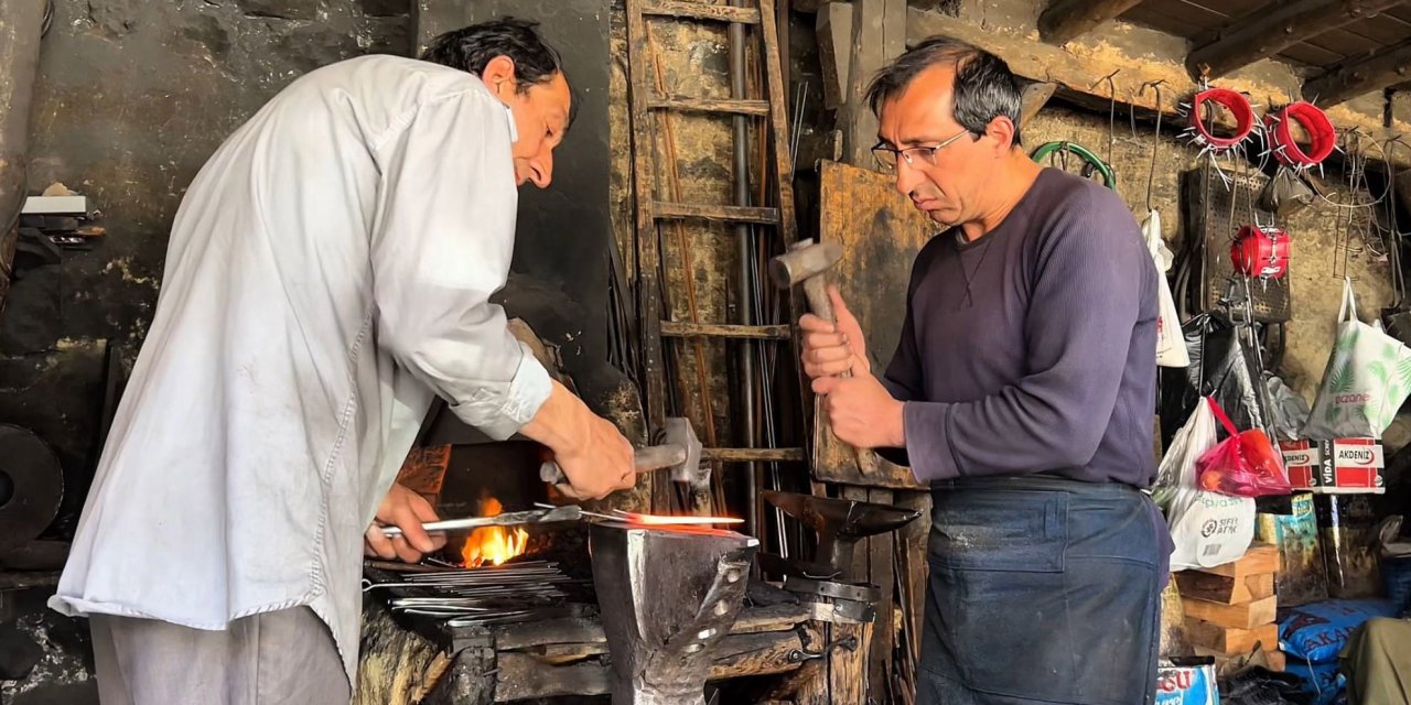 Yaklaşık 2 asırdır iki kardeşte çekiç sallıyor