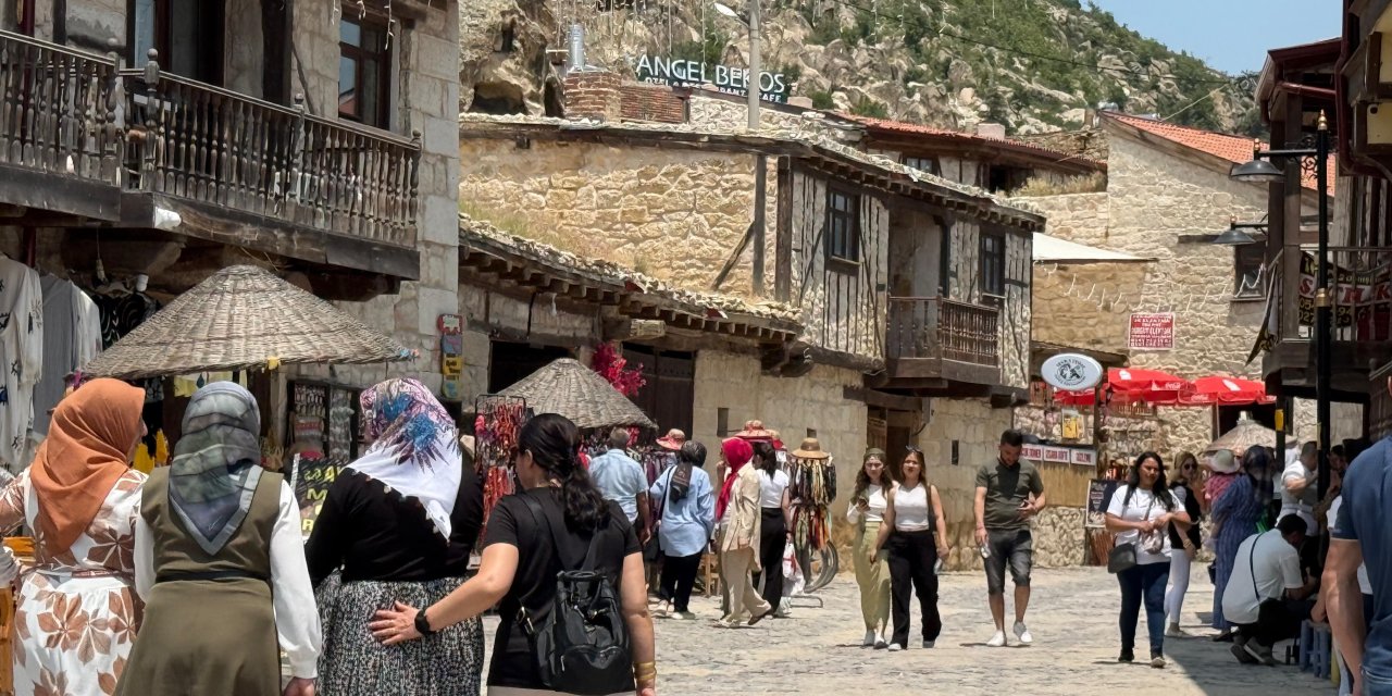 Frig Vadisi bayram tatilinde ziyaretçilerin akınına uğradı