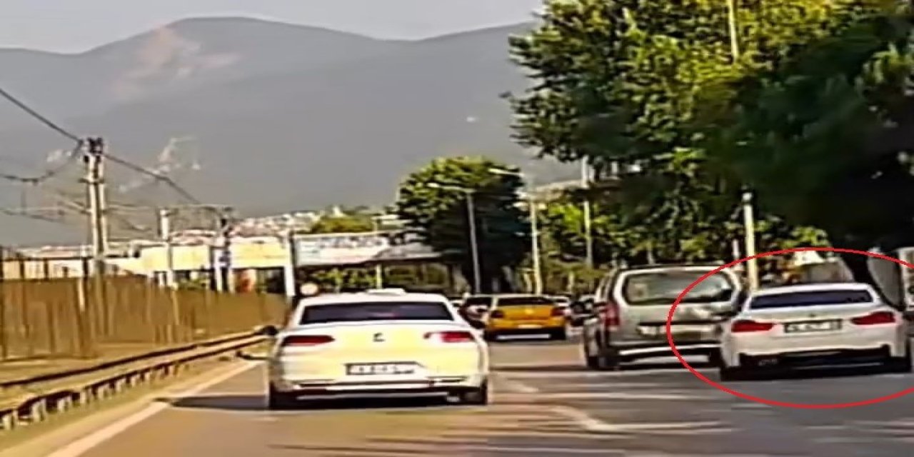 Bursa'da trafiği tehlikeye atan sürücü kameraya yansıdı