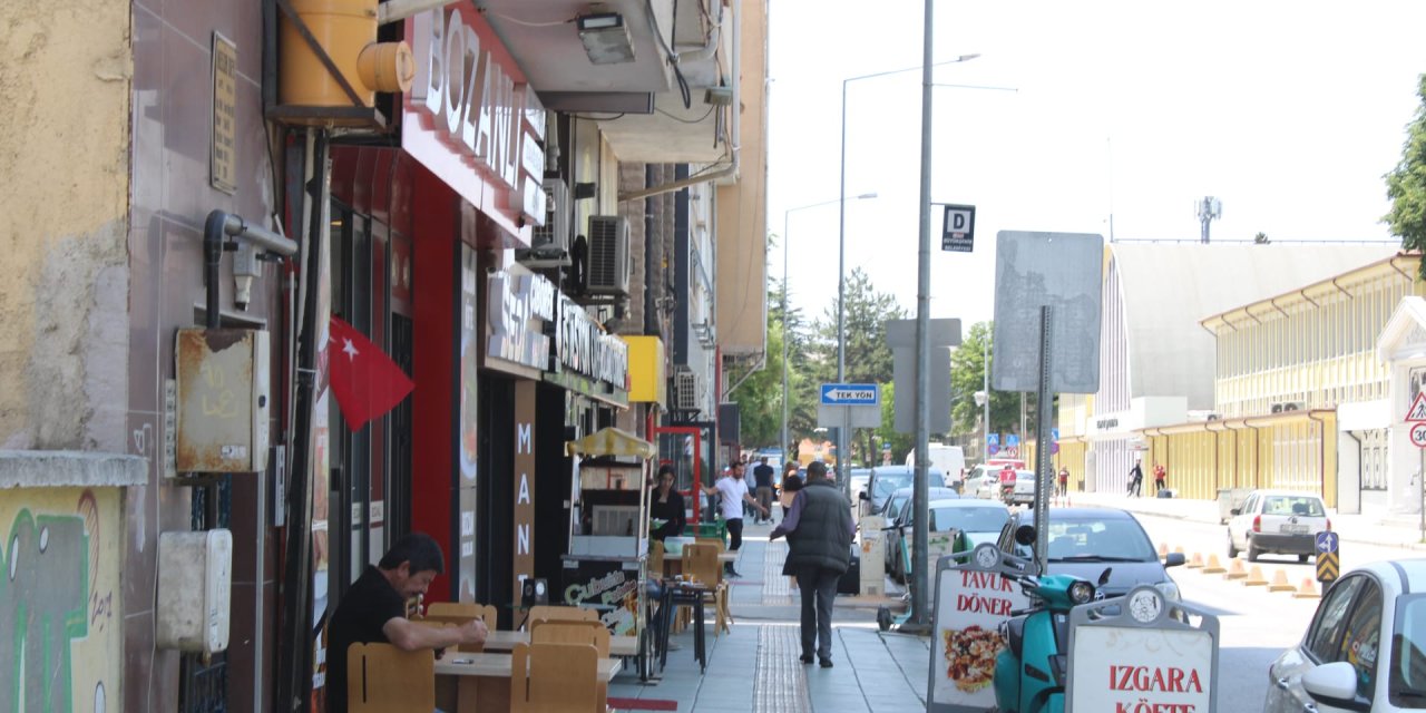 Tepebaşı Belediyesi’nin ‘’Katı Atık Ücreti’’ tahsilatına esnaftan tepki