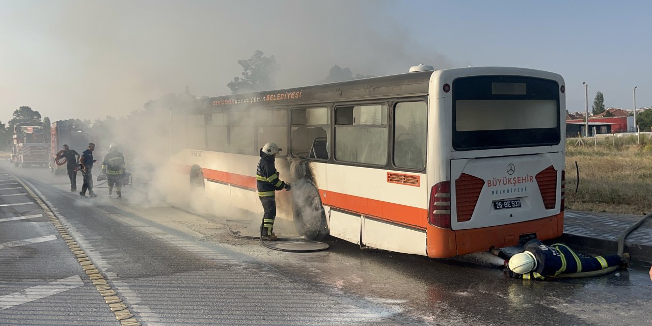 Eskişehir'de otobüs yangınında faciadan kıl payı dönüldü