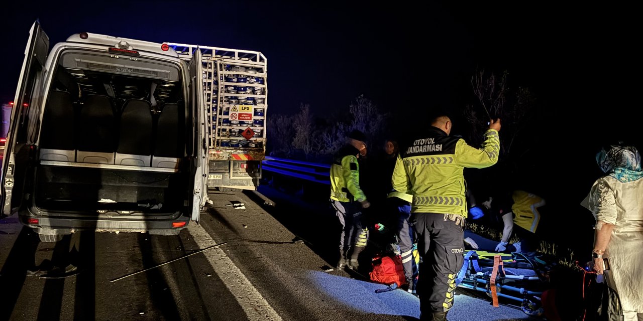 Bolu'da feci kaza: 16 yaralı