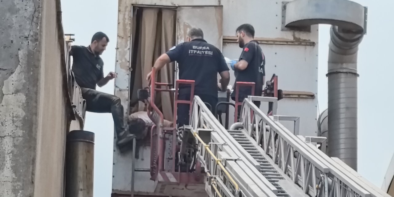 İşçi  talaş emici makinesine sıkıştı