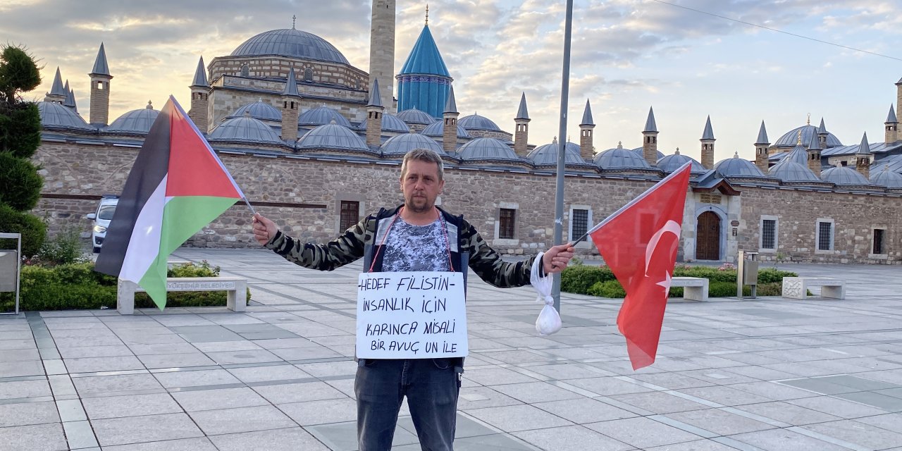 Gazze için tek başına yürüyor