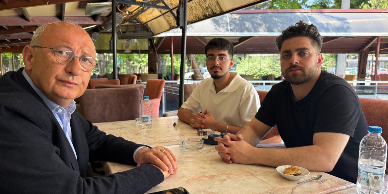 Çakırözer üniversitelerin soruşturma başlattığı öğrencilerle buluştu